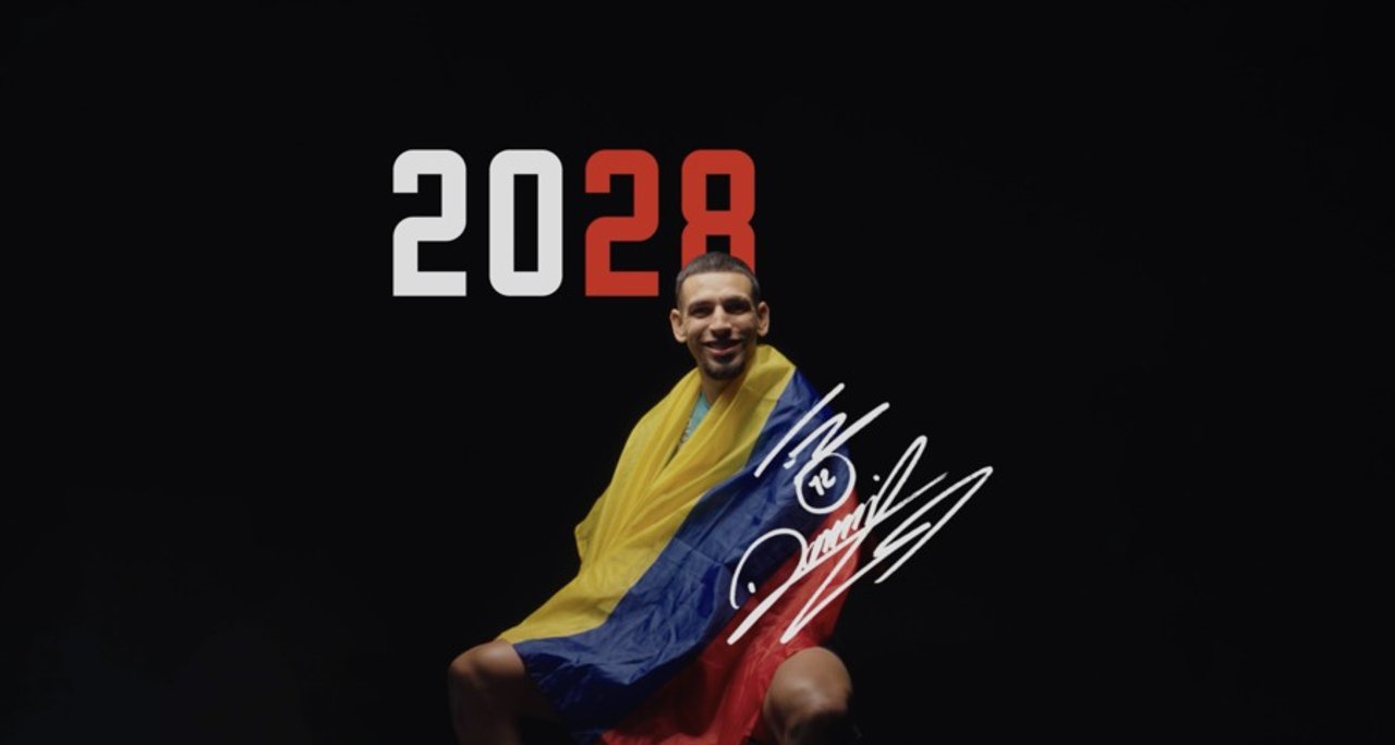 Daniel Muñoz signs new Crystal Palace contract