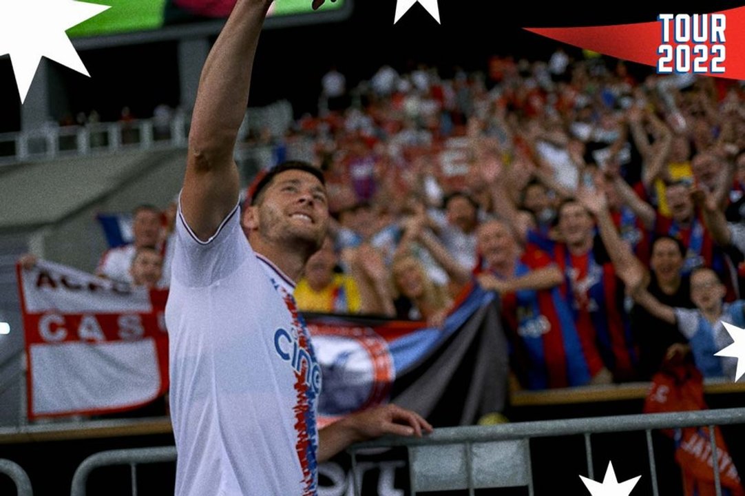Joel Ward takes a selfie with Palace fans in Singapore