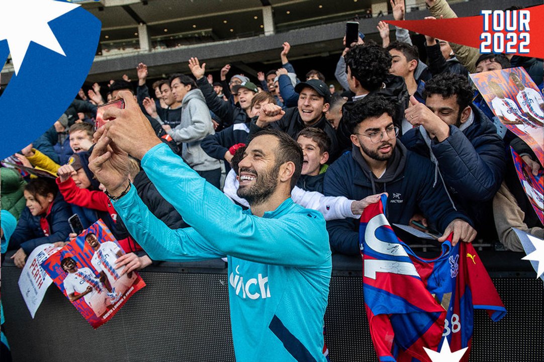 Players meet thousands of Palace fans in Melbourne